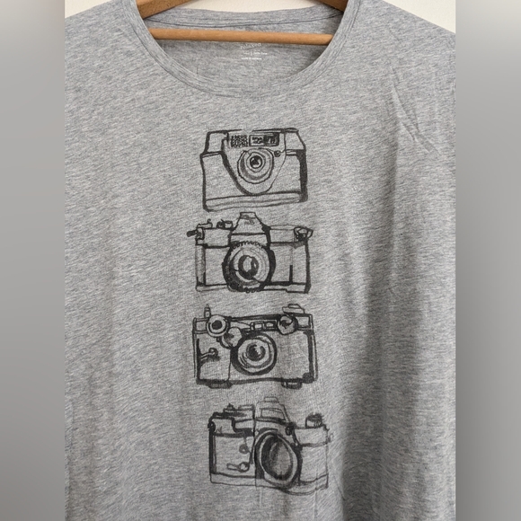 NWT Old Navy vintage camera print, short sleeve tee 2xl - Picture 10 of 10